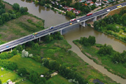 Az MO autóút hídja a Soroksári-Dunán