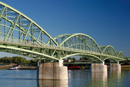 Komárom - Komárno, Erzsébet híd a 13. sz. főúton